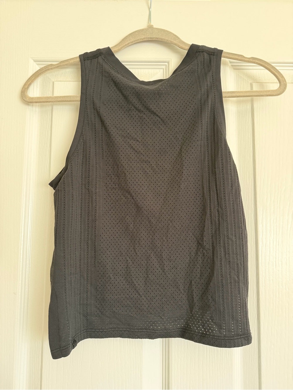 Lululemon Size 4 Women's Black Sleeveless Mesh Tank Top